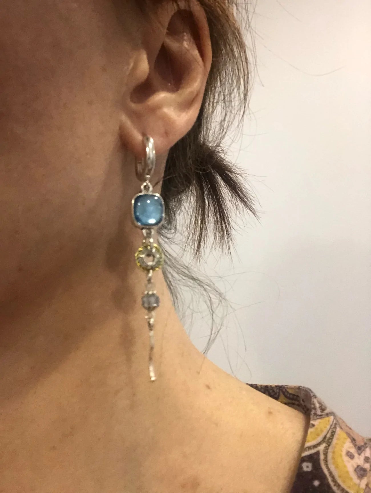 „Antique“ Boucles d'oreilles avec pierres bleues et croix