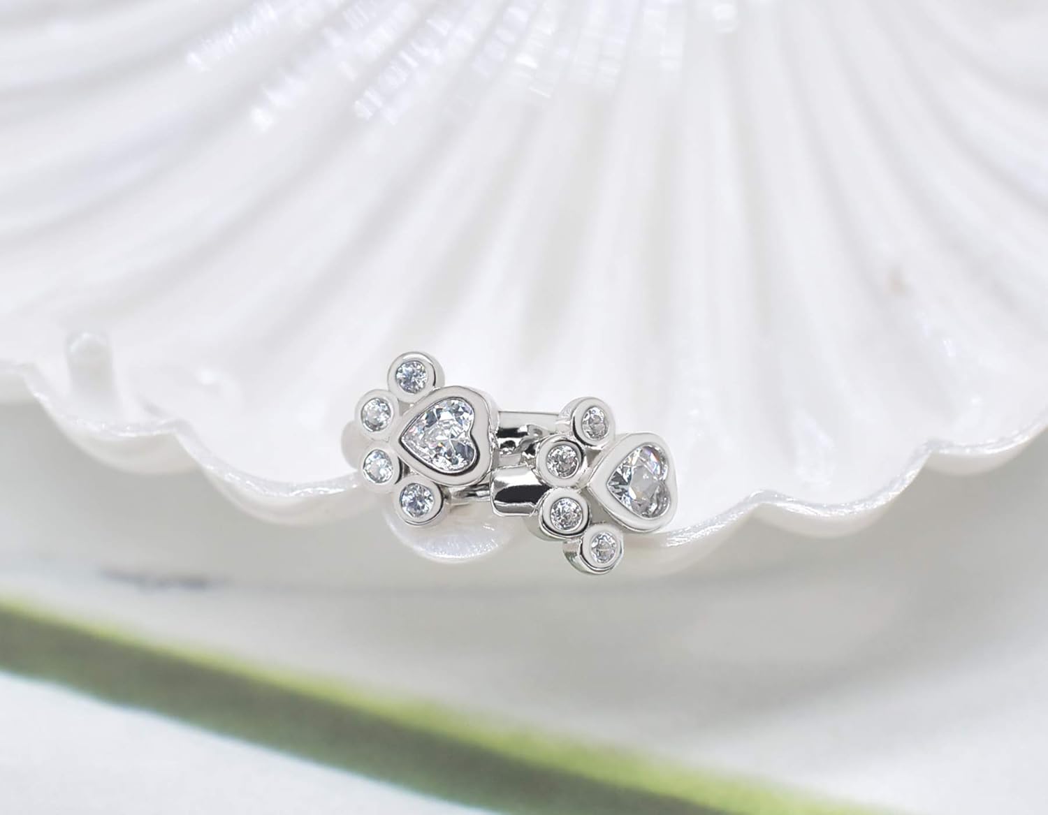 YUNA – Créoles Huggie Pattes