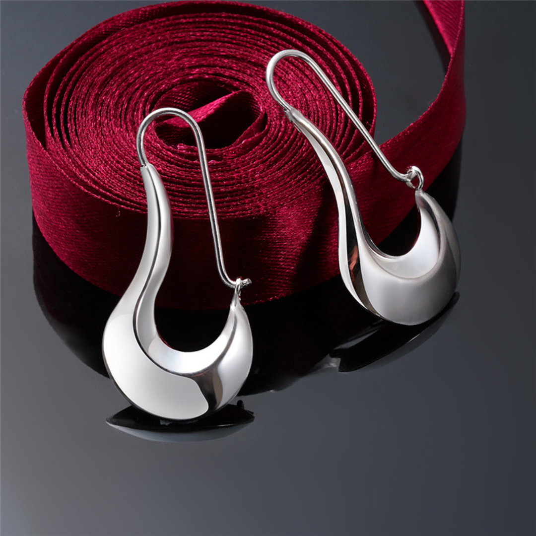 Boucles d'oreilles argentées de style moderniste