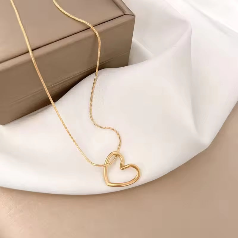 Collier Cœur Creux Torsadé plaqué or 18K