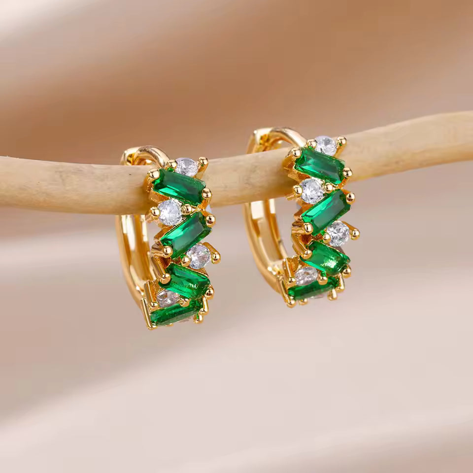 Boucles d’Oreilles Créoles Vertes plaquées or 18K avec zircon