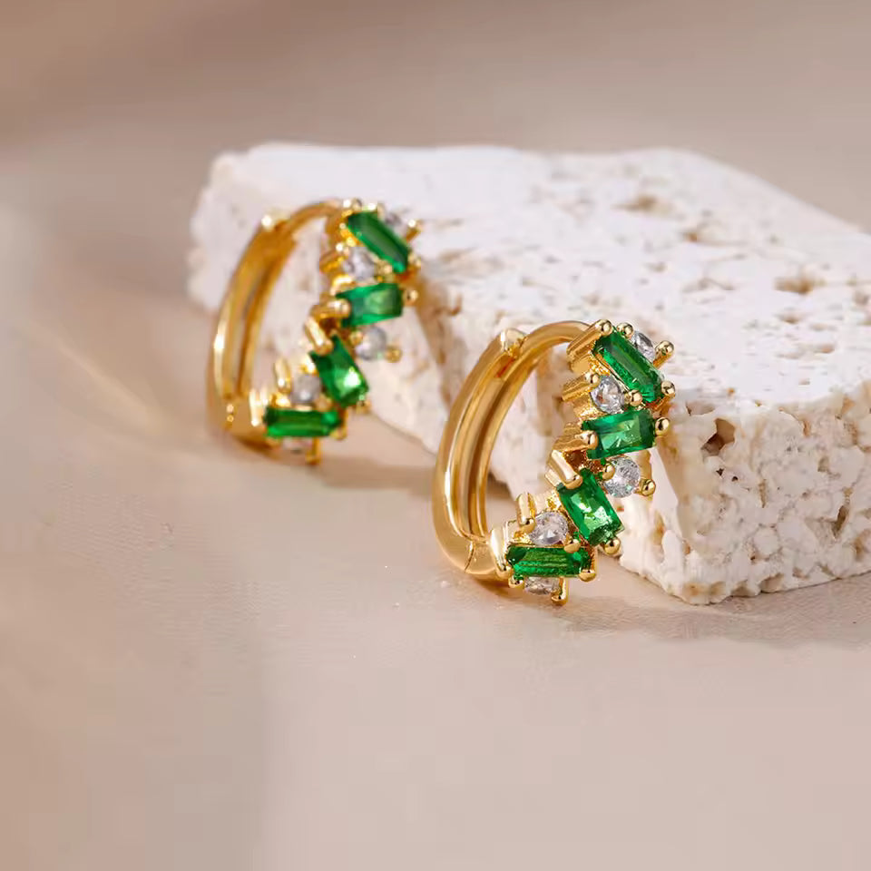 Boucles d’Oreilles Créoles Vertes plaquées or 18K avec zircon