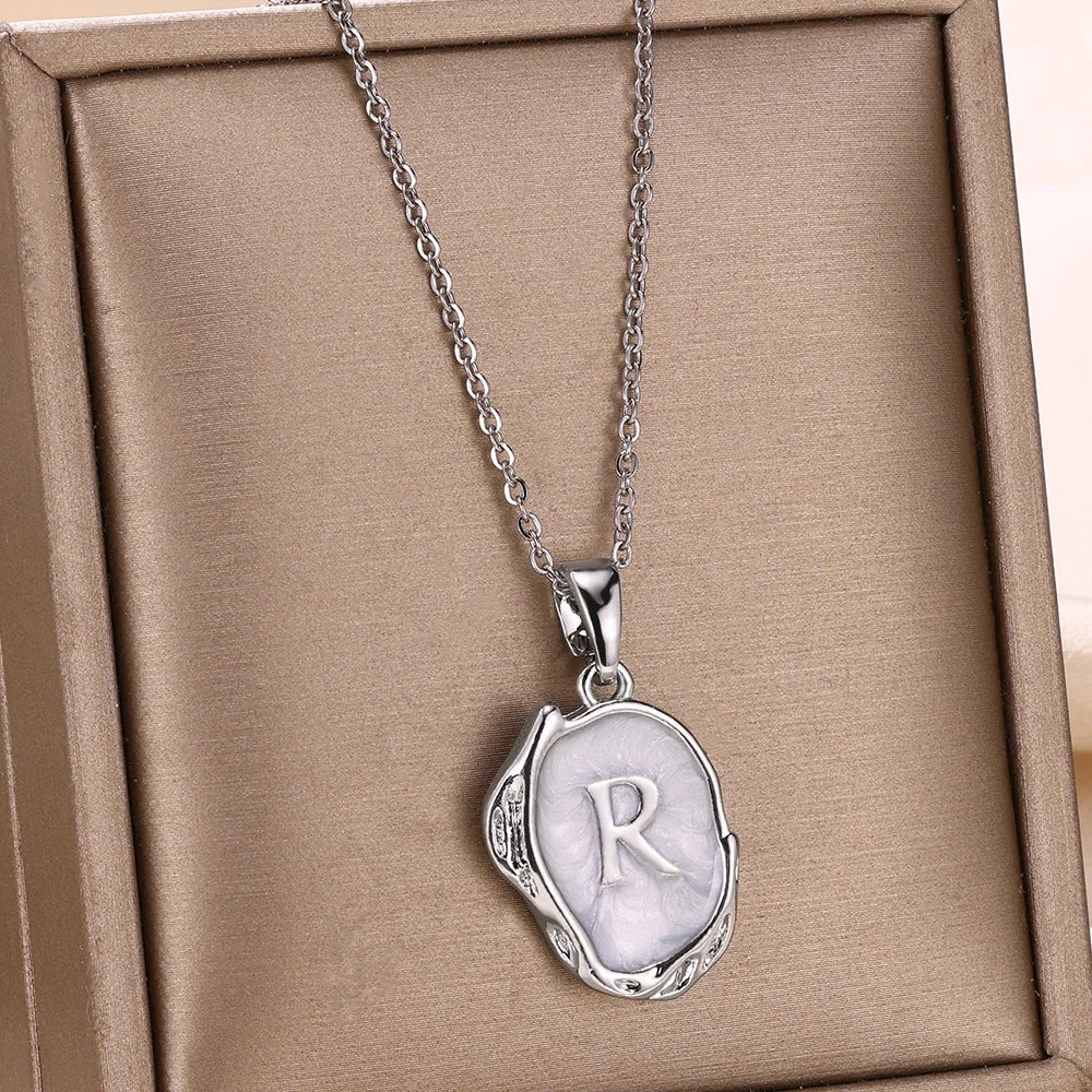 Collier océan plaqué or 18 carats avec initiales au fond de la mer