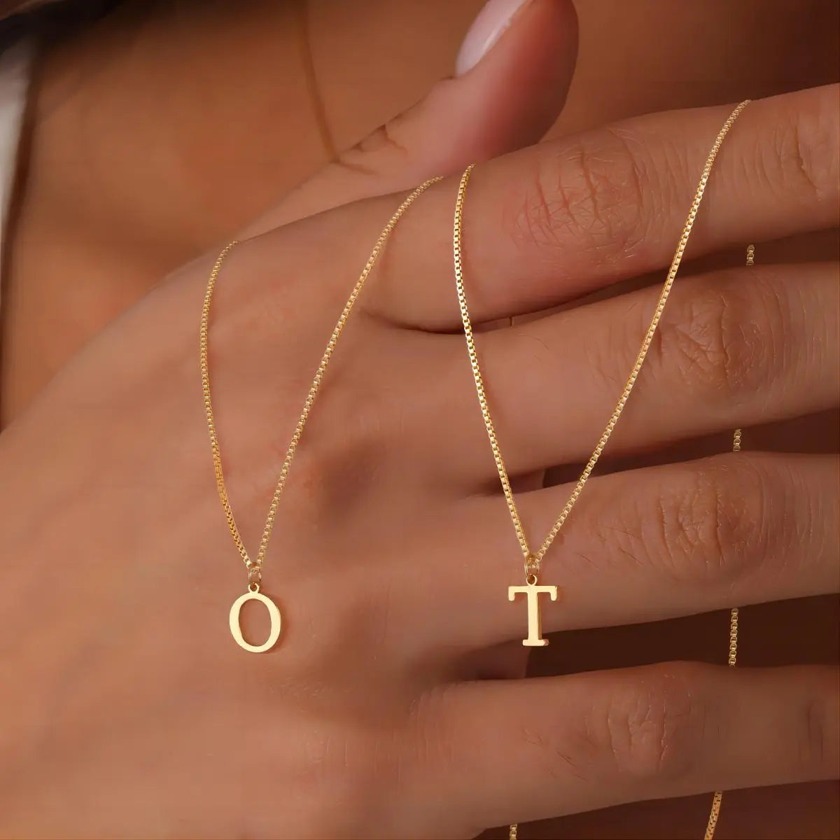 Collier avec des initiales de lettres d'amour