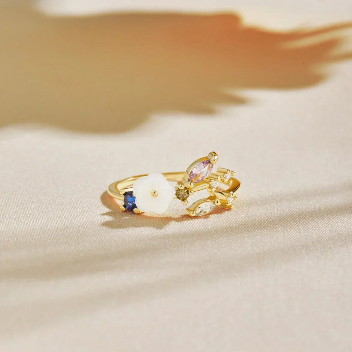 Bague Ajustable Fleur Épanouie - Finition Or et Zircon