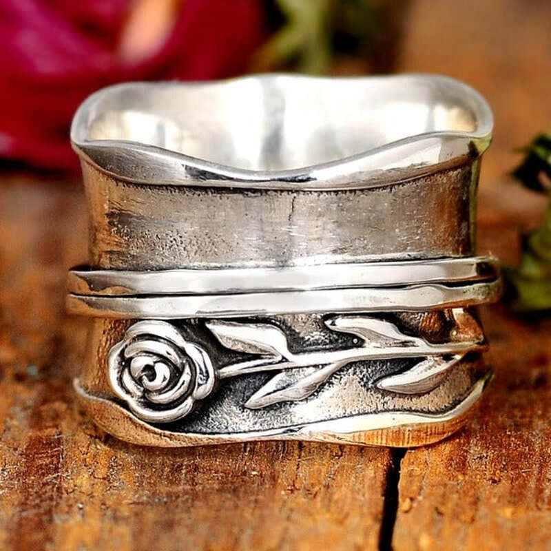 Bague vintage en argent avec fleurs