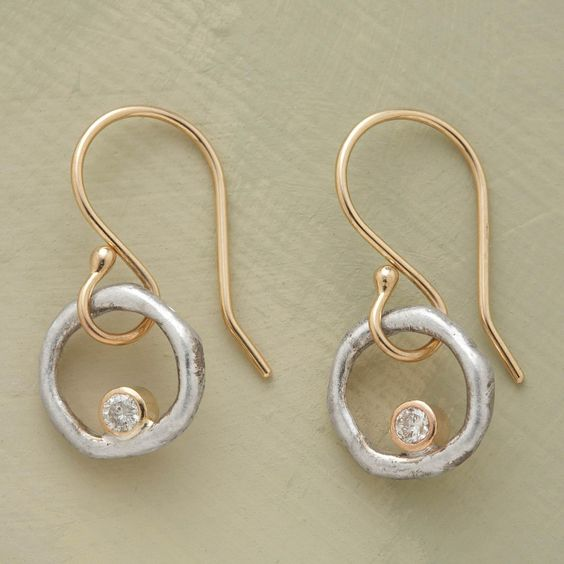 Boucles d'oreilles vintage finition or avec un hoop en argent et zircon