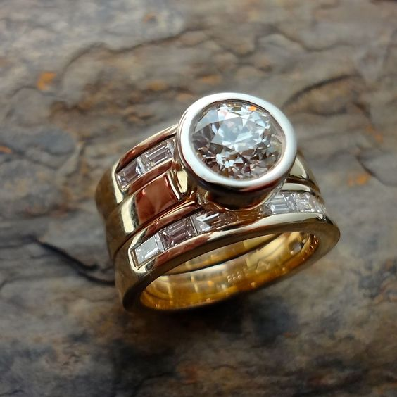 Bague vintage à couches avec cristaux en verre