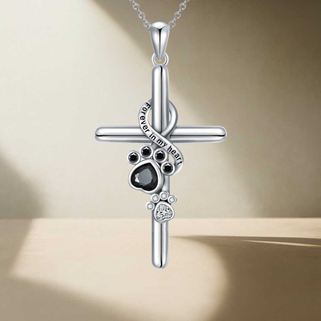 LYORA – Collier en argent avec pattes et croix