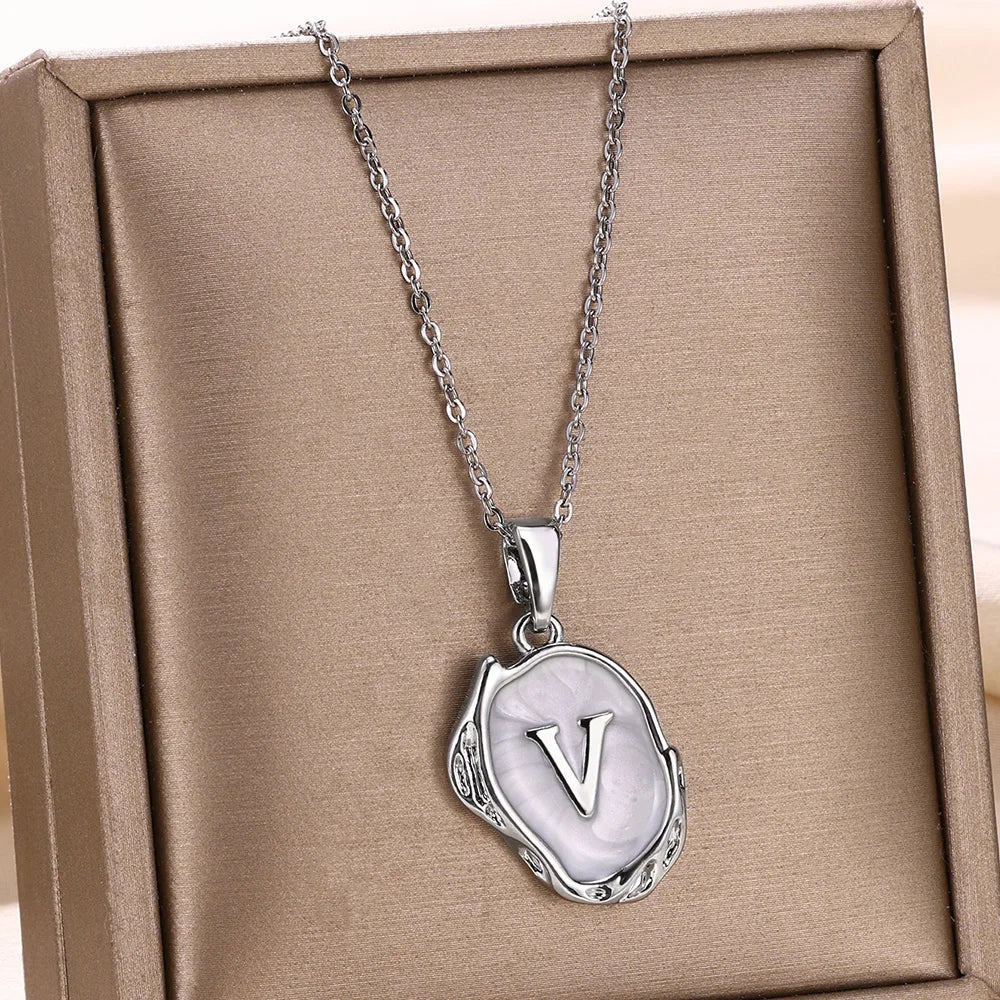 Collier océan plaqué or 18 carats avec initiales au fond de la mer