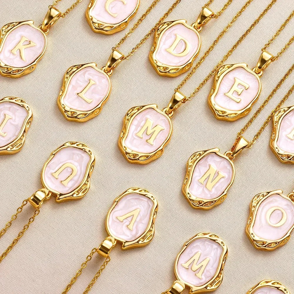 Collier océan plaqué or 18 carats avec initiales au fond de la mer