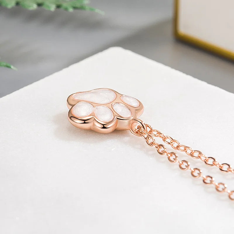 MALIA – Collier avec pendentif en forme de patte en argent