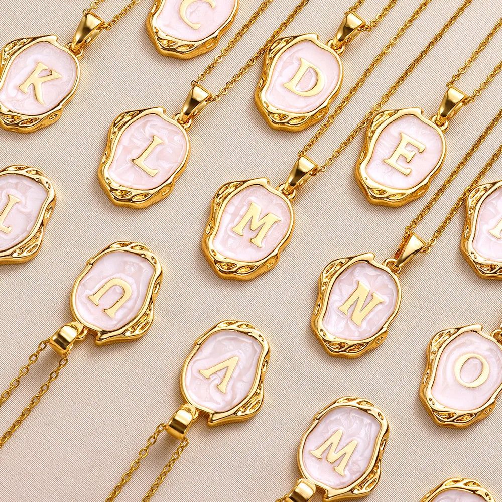 Collier océan plaqué or 18 carats avec initiales au fond de la mer