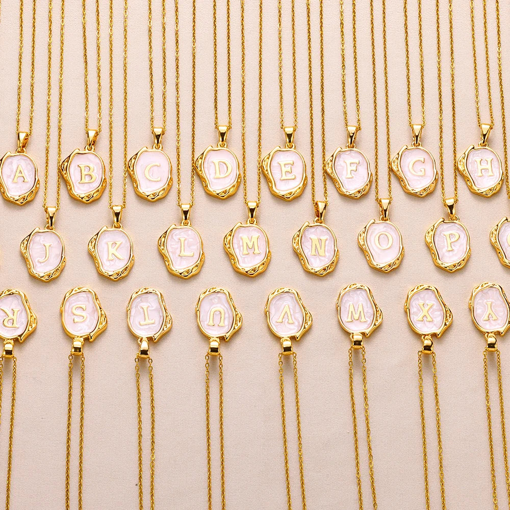 Collier océan plaqué or 18 carats avec initiales au fond de la mer