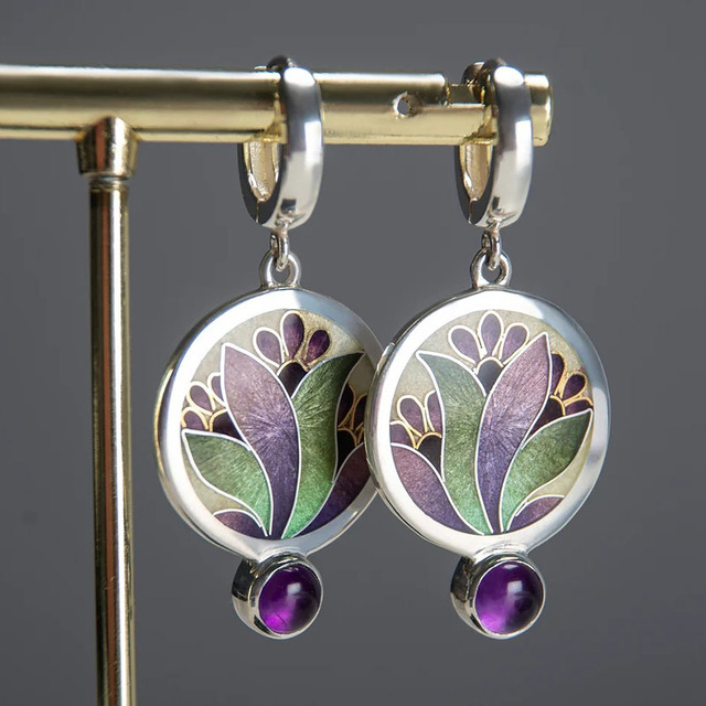 Boucles d'oreilles boho avec des cristaux violets en argent sterling