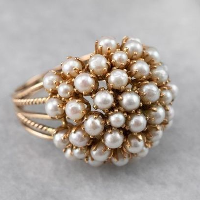Bague avec des perles incrustées