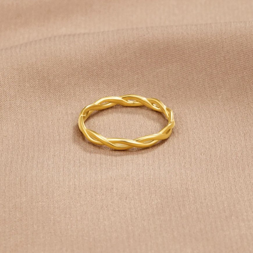 Bague torsadée en or à l'infini