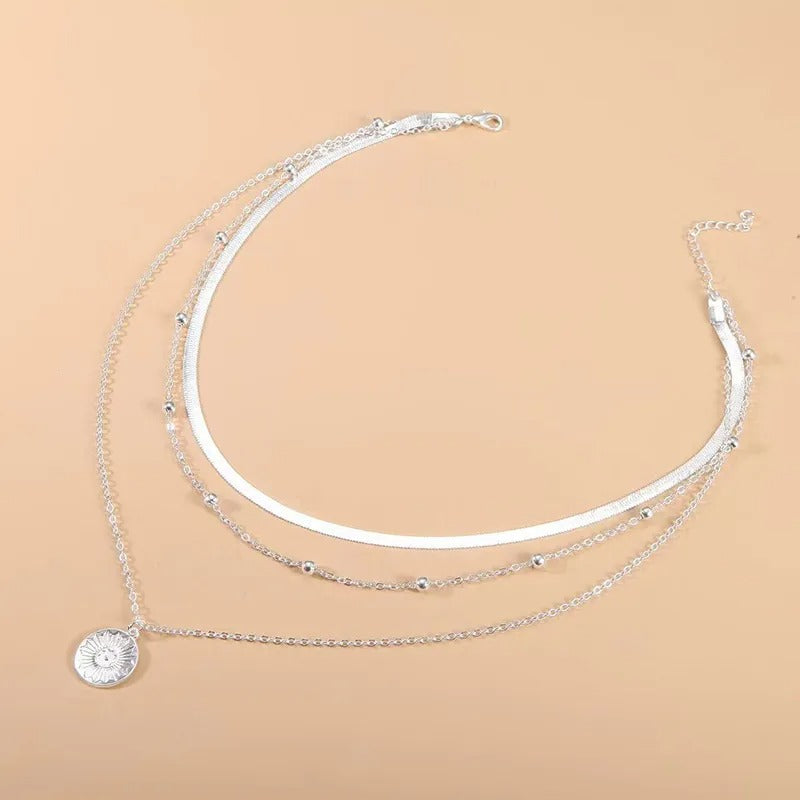 Collier rond à trois couches